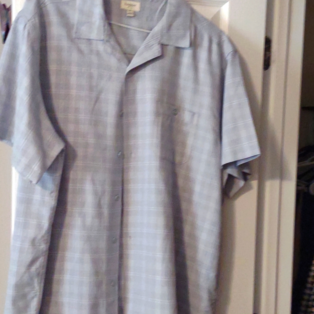 Gray Soft Plaid Short Sleeve Hagger Shirt with A Pocket